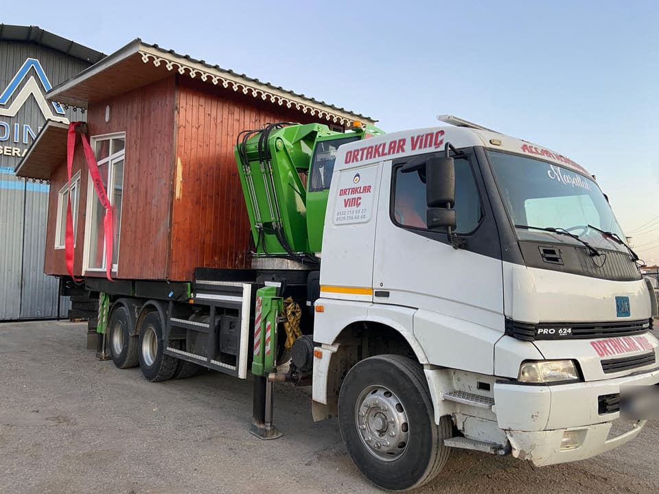 Hiyaplı vinçle prefabrik ev taşıma